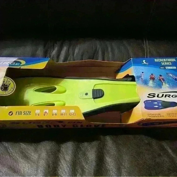 Surge‎ fins for swimming recreational series - Picture 1 of 5
